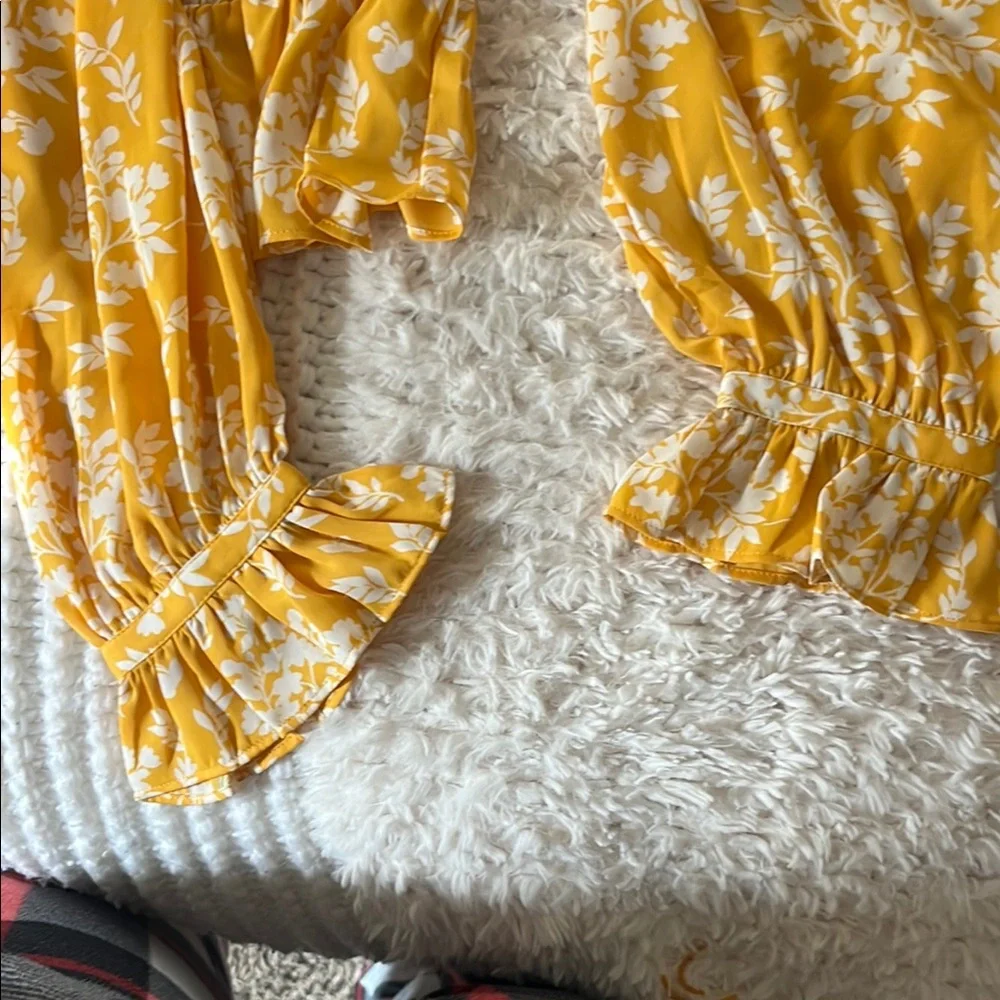 Yellow Floral Off-Shoulder Top - Picture 3 of 3